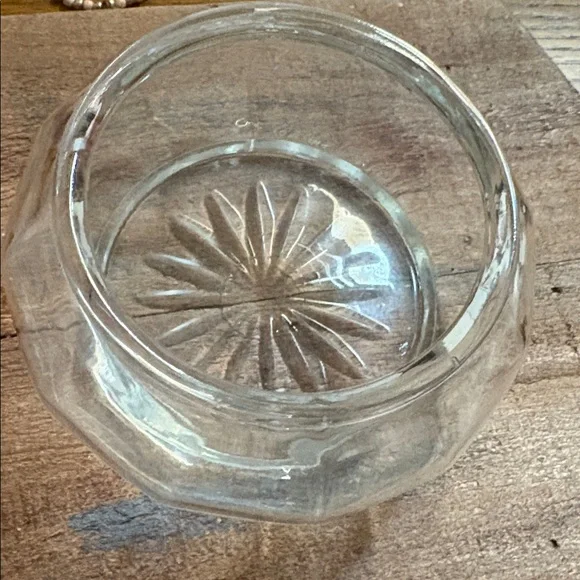 Vintage glass dresser box - Picture 3 of 3